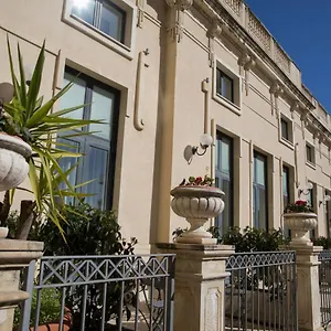 villa-cibele-hotel-residence.taorminaitalyhotels.com/